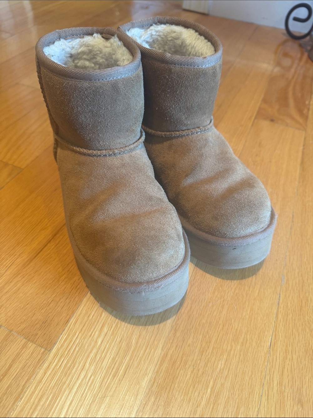 UGG classic ultra mini platform size 3